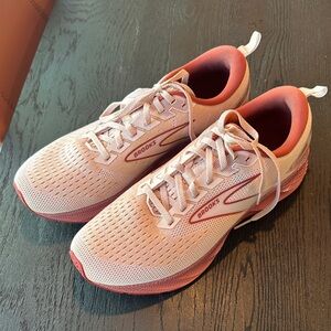 Brooks Women's Light Peach Levitate 6 Athletic Shoes